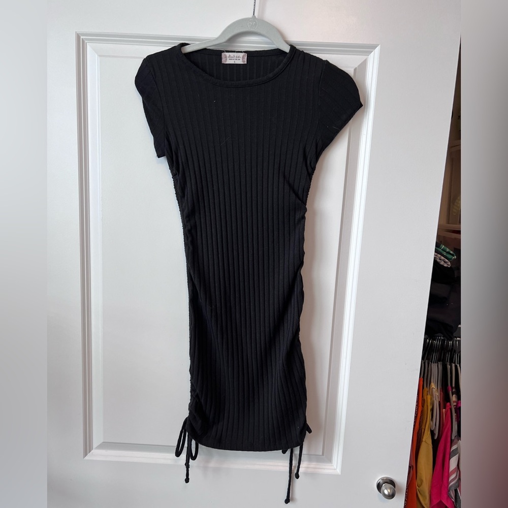 Black ribbed bodycon dress